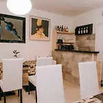 La Contrada فندق