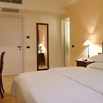La Contrada فندق 3*