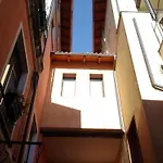 La Contrada فندق