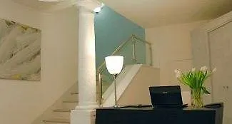 호텔 La Contrada 3*